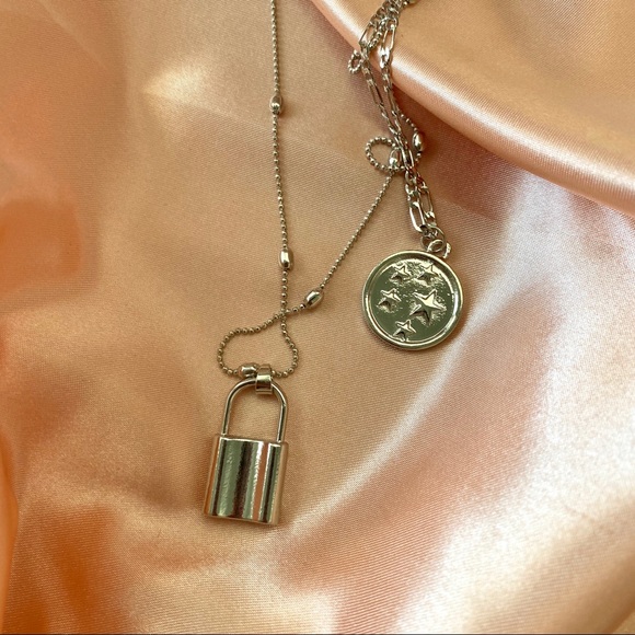 💕LAST ONE Lock Star Coin layered Necklace - Picture 6 of 10